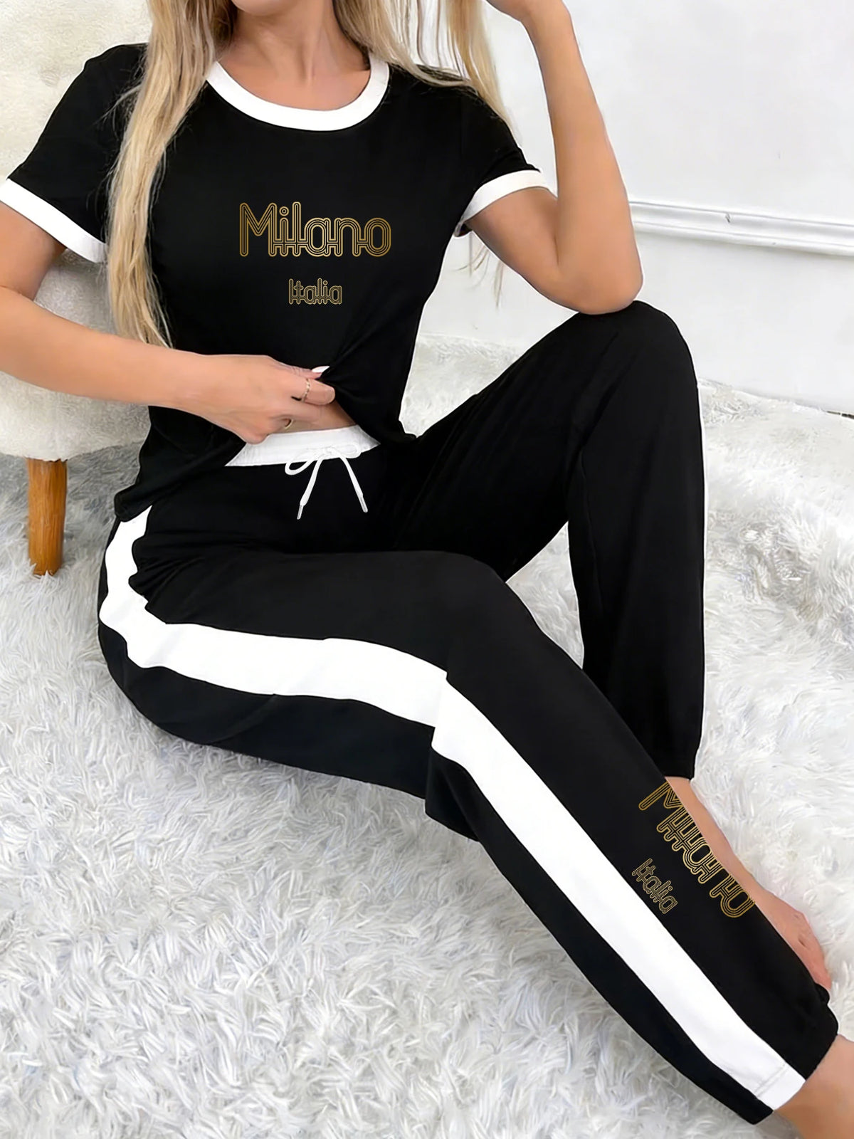 Personalized Prints, Contrasting Color Designs, Women's Suits, Short-Sleeved Tops and Pants for Spring and Summer, Casual Sports Two-Piece Outfits for Women, Suitable for Daily Commuting, Street Strolls, and Campus Outings, W